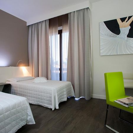 Hotel Desenzano ديسينسانو ديل غاردا المظهر الخارجي الصورة