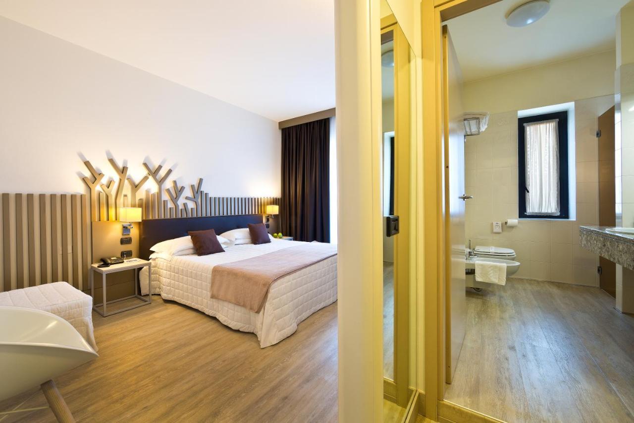 Hotel Desenzano ديسينسانو ديل غاردا المظهر الخارجي الصورة