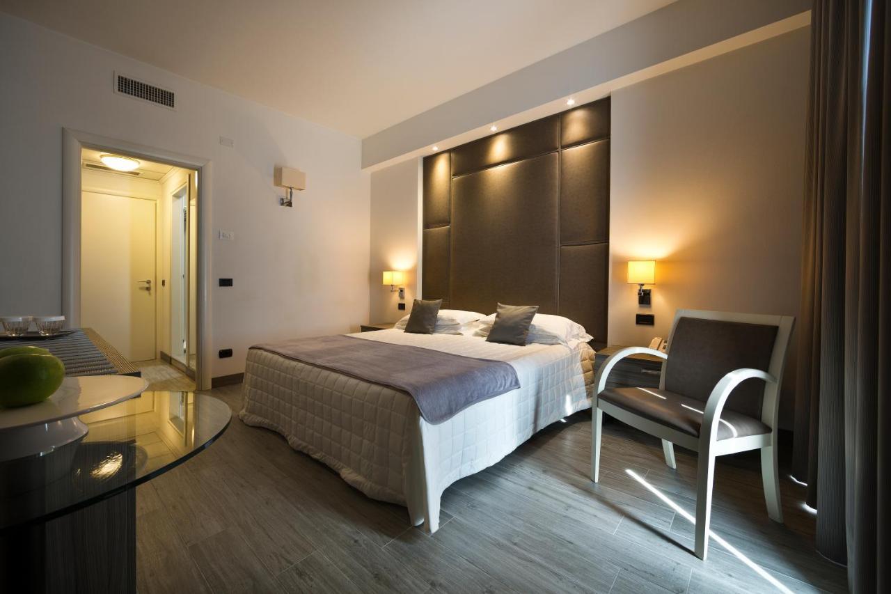 Hotel Desenzano ديسينسانو ديل غاردا المظهر الخارجي الصورة