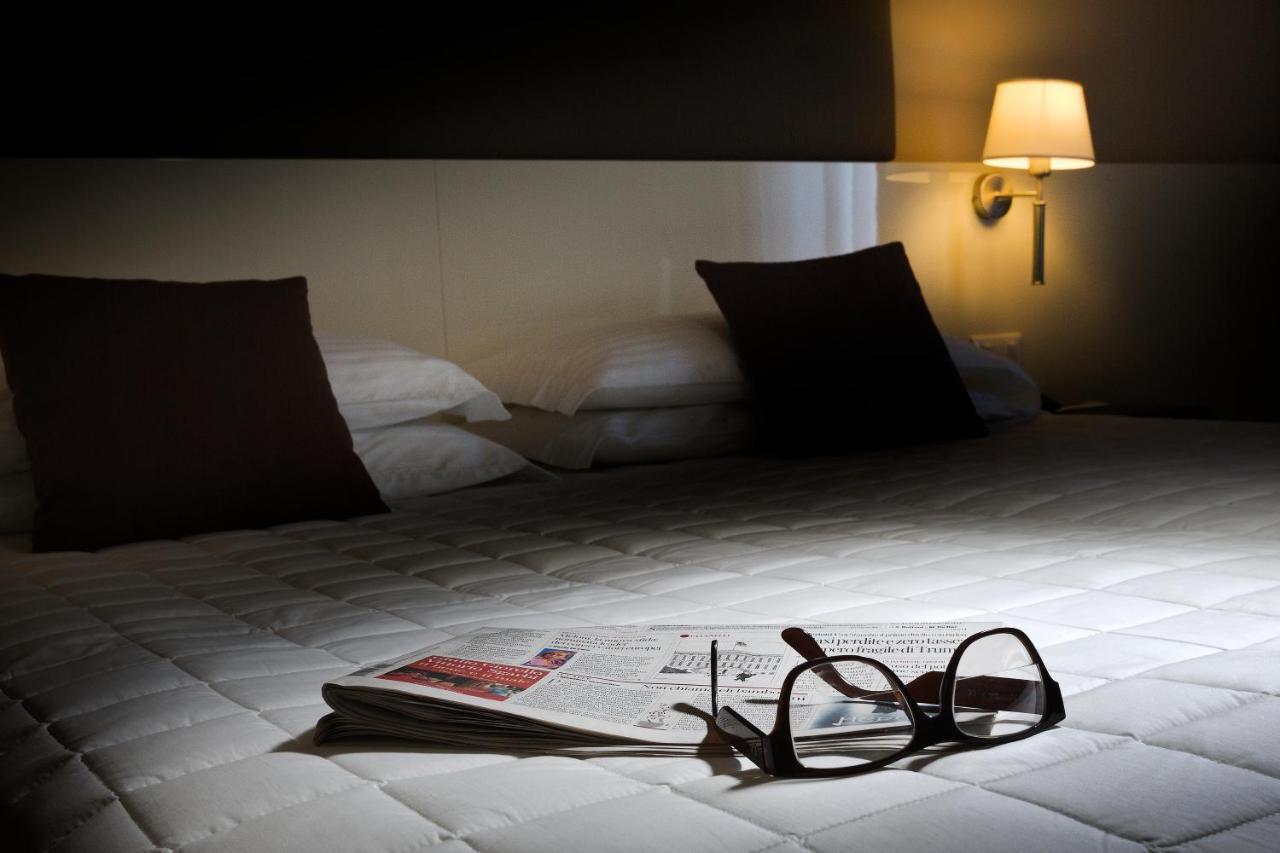 Hotel Desenzano ديسينسانو ديل غاردا المظهر الخارجي الصورة