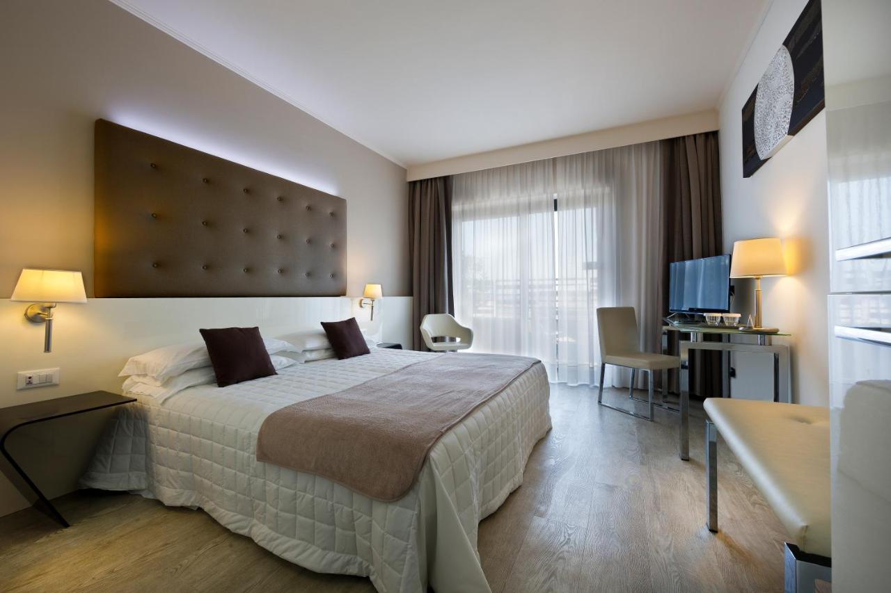 Hotel Desenzano ديسينسانو ديل غاردا المظهر الخارجي الصورة