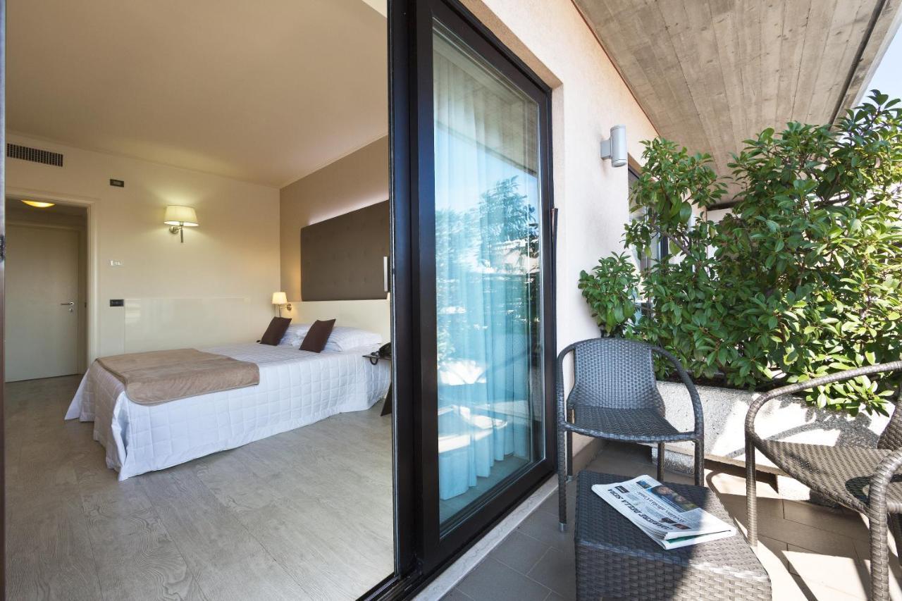 Hotel Desenzano ديسينسانو ديل غاردا المظهر الخارجي الصورة