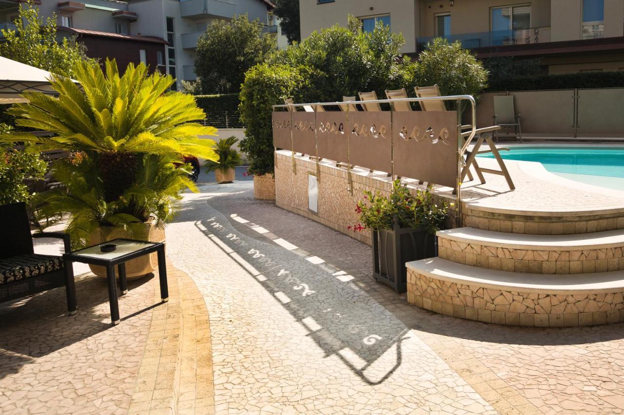 Hotel Desenzano ديسينسانو ديل غاردا المظهر الخارجي الصورة