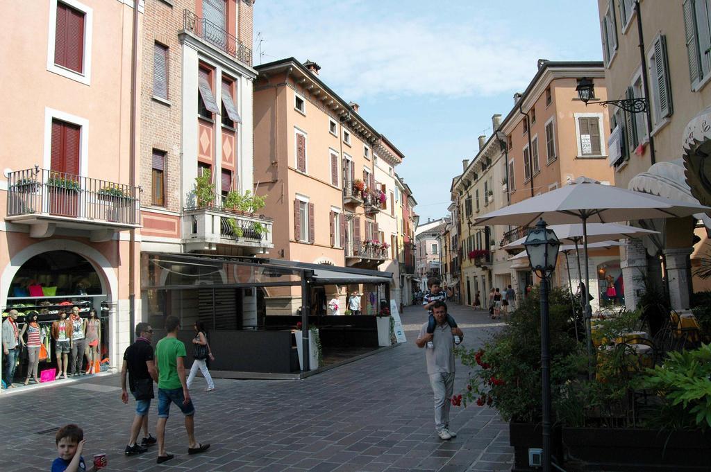 Hotel Desenzano ديسينسانو ديل غاردا الغرفة الصورة