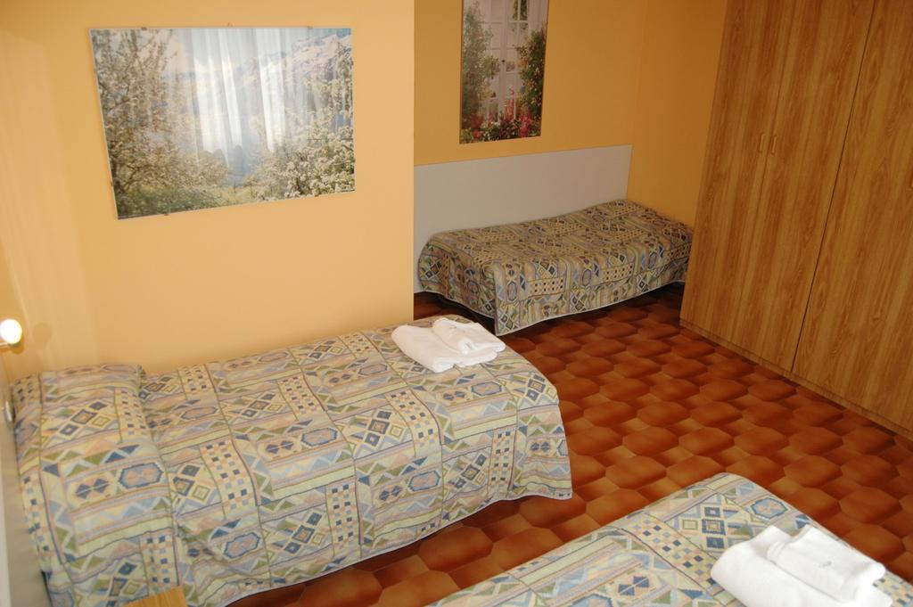 Hotel Desenzano ديسينسانو ديل غاردا الغرفة الصورة