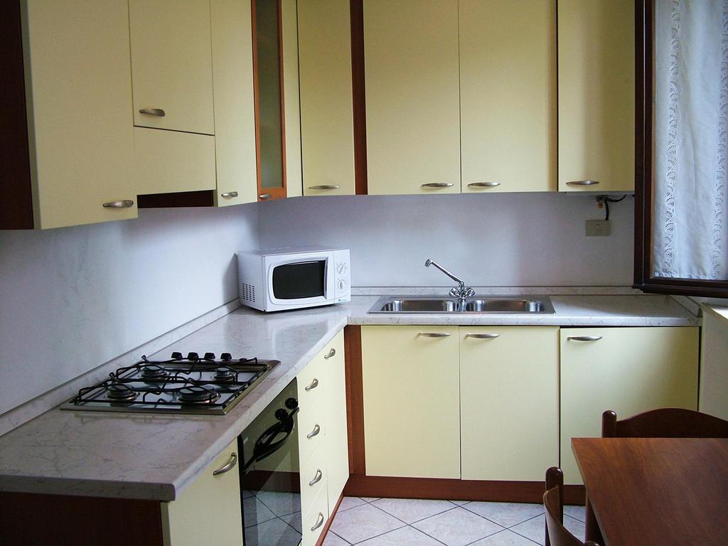 Hotel Desenzano ديسينسانو ديل غاردا الغرفة الصورة