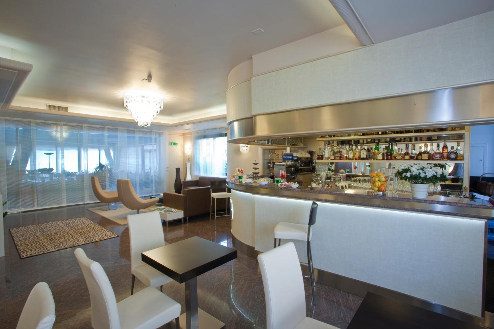 Hotel Desenzano ديسينسانو ديل غاردا المظهر الخارجي الصورة