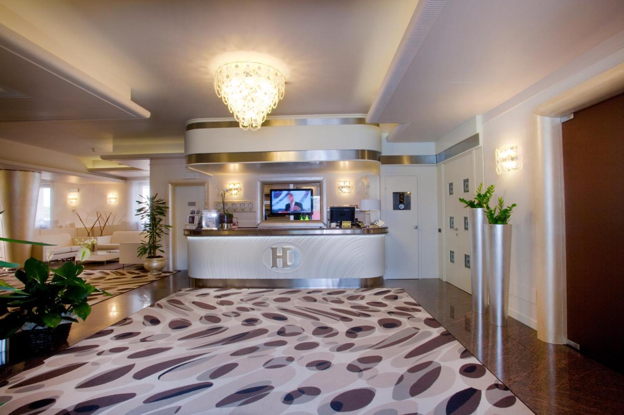 Hotel Desenzano ديسينسانو ديل غاردا المظهر الخارجي الصورة
