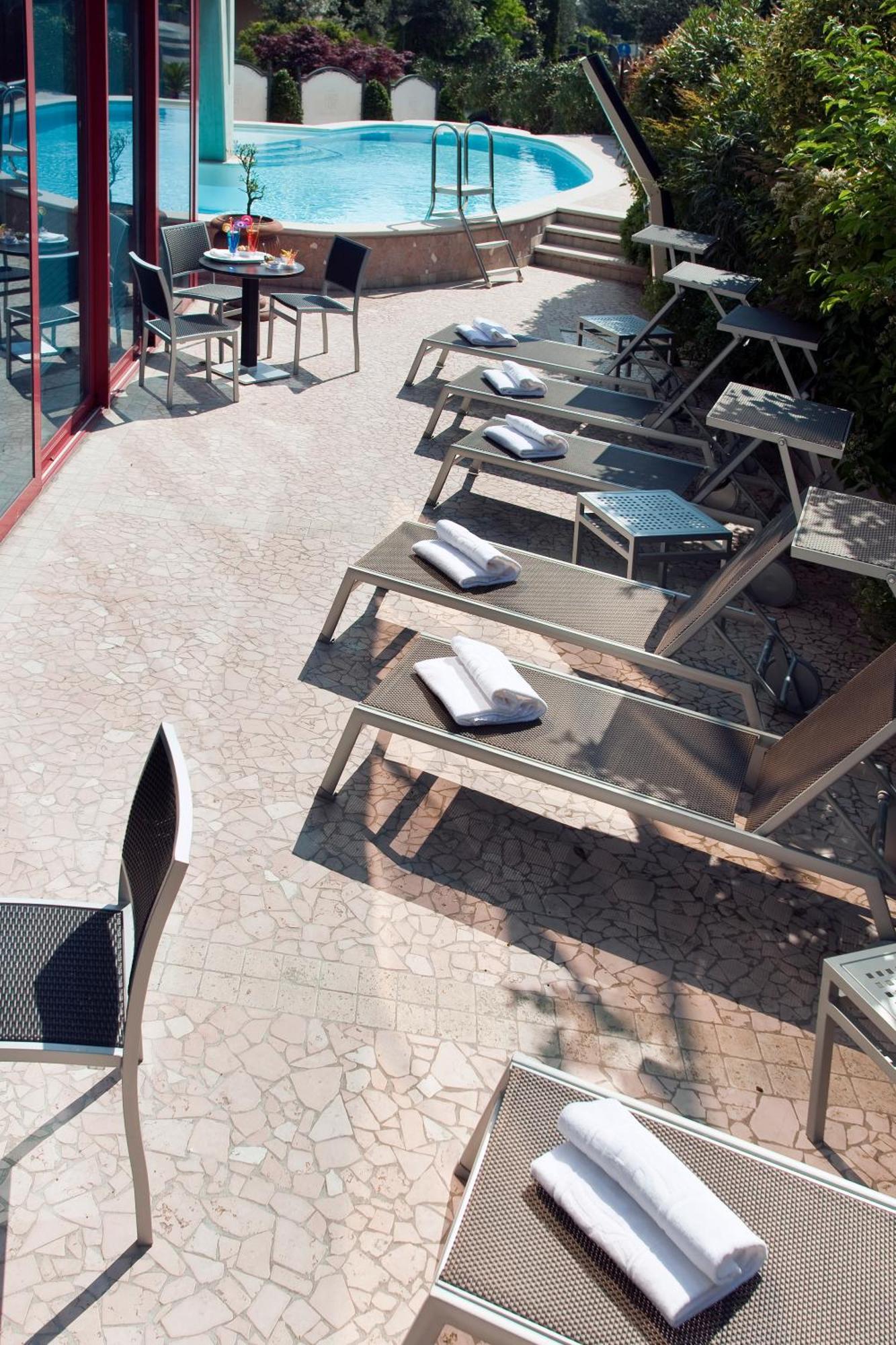 Hotel Desenzano ديسينسانو ديل غاردا المظهر الخارجي الصورة